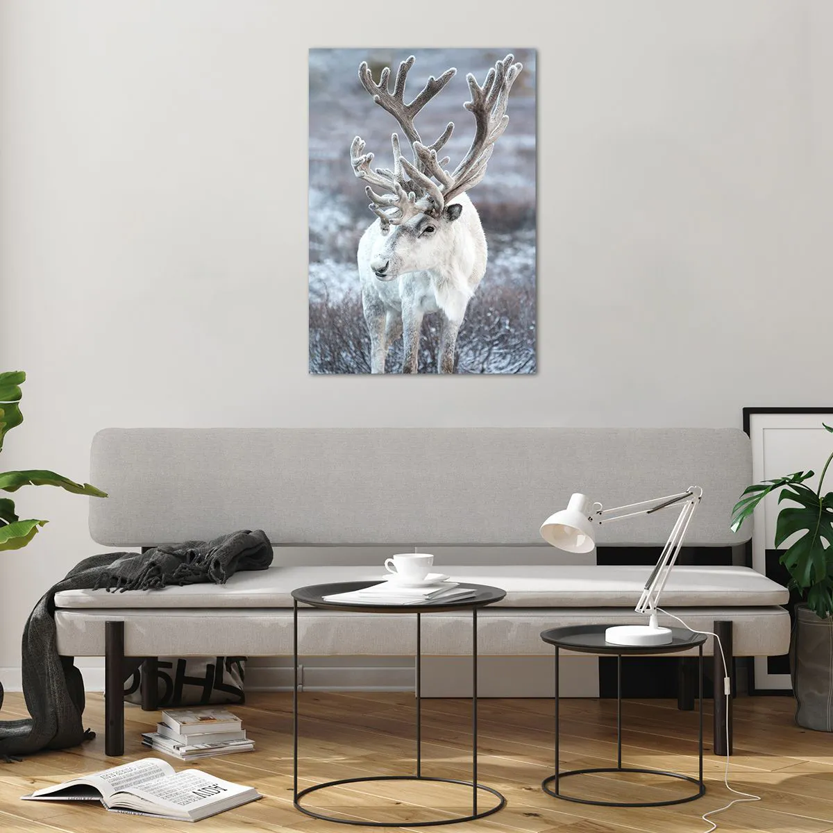 Obraz na szkle - Biały renifer na tle zimowego krajobrazu - 70x100cm - Portret w słońcu - Nowoczesna dekoracja ścienna do salonu i sypialni ARTTOR