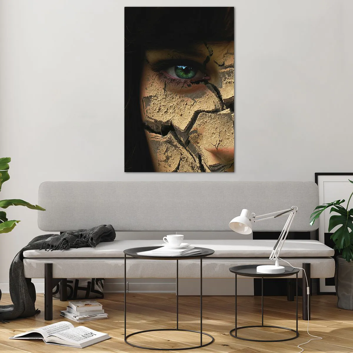 Impression sur verre - Image sur verre - Le visage d'une femme aux yeux verts recouvert d'une structure de terre craquelée - 80x120cm - Plaisir et effroi en même temps - Décoration murale moderne pour le salon et la chambre ARTTOR
