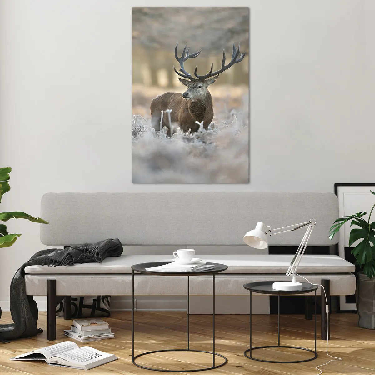 Cuadro sobre vidrio - Impresiones sobre Vidrio - Un ciervo en un claro helado en un bosque invernal con colores sutiles. - 80x120cm - Una mañana fresca - Decoración de pared moderna para salón y dormitorio ARTTOR