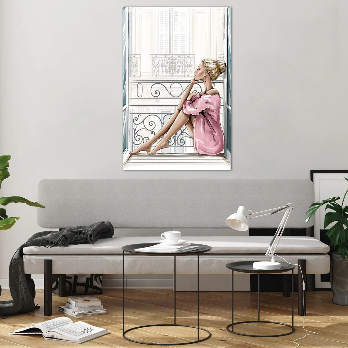 Obraz na szkle - Kobieta w różowej sukience siedząca na oknie z widokiem na paryską kamienicę - 80x120cm - Paryski poranek - Nowoczesna dekoracja ścienna do salonu i sypialni ARTTOR