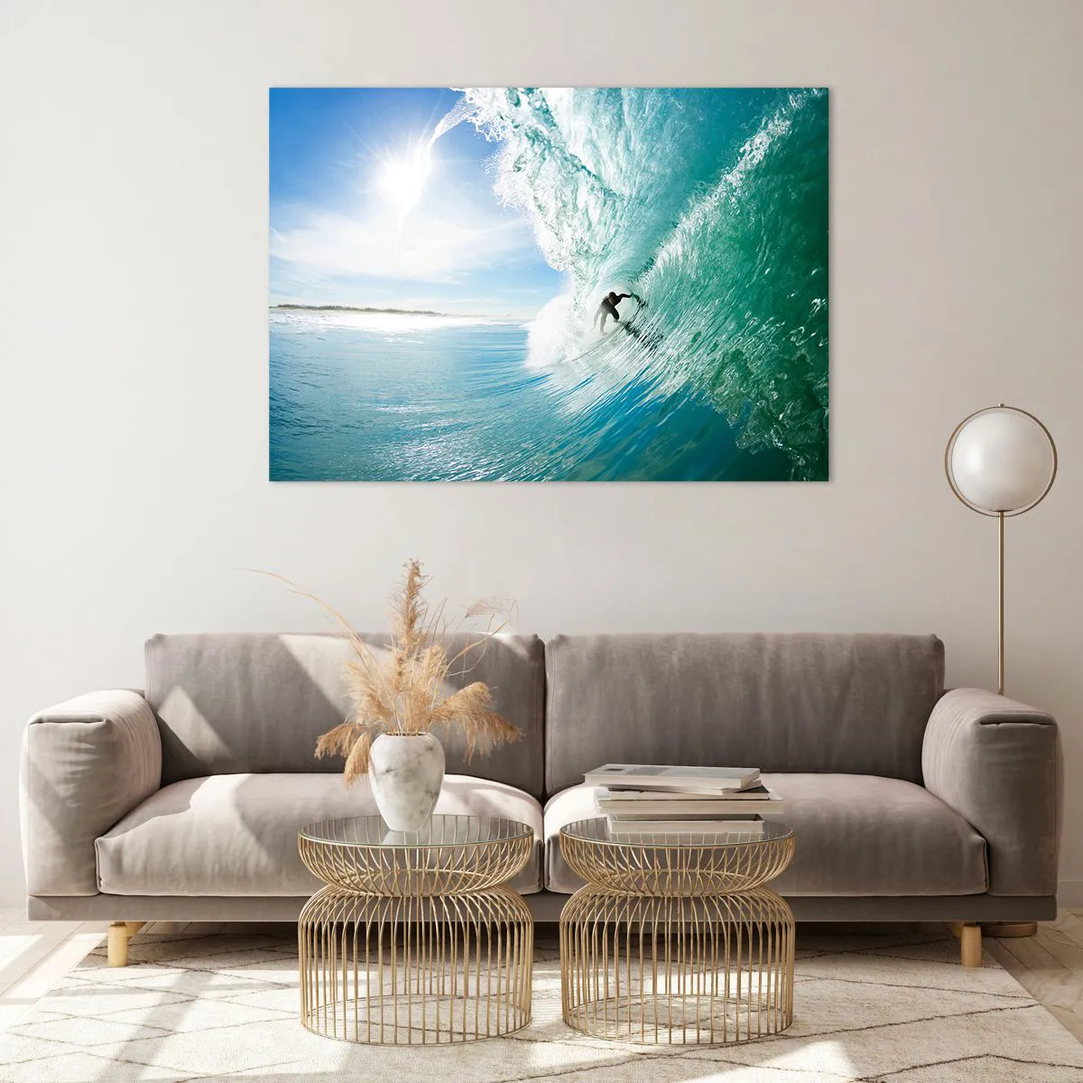 Obraz na szkle - Surfer w tubie fali na tle błękitnego nieba - 100x70cm - Zawsze na fali - Nowoczesna dekoracja ścienna do salonu, kuchni i sypialni ARTTOR