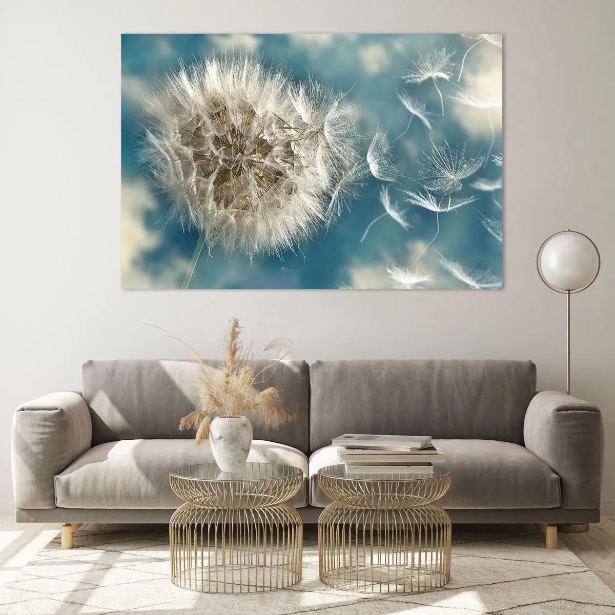 Glasbild - Bild auf glas - Ein zarter Löwenzahn vor dem Himmel mit schwebenden Samen - 120x80cm - Engelsatem - Moderne Wanddekoration für Wohnzimmer und Schlafzimmer ARTTOR