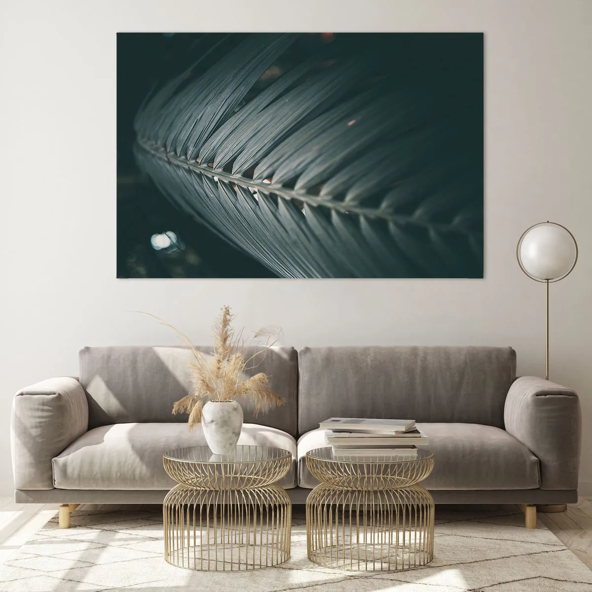 Glasbild - Bild auf glas - Nahaufnahme eines dunkelgrünen Palmblattes mit Lichtreflexion - 120x80cm - Die Präzision der Natur - Moderne Wanddekoration für Wohnzimmer und Schlafzimmer ARTTOR