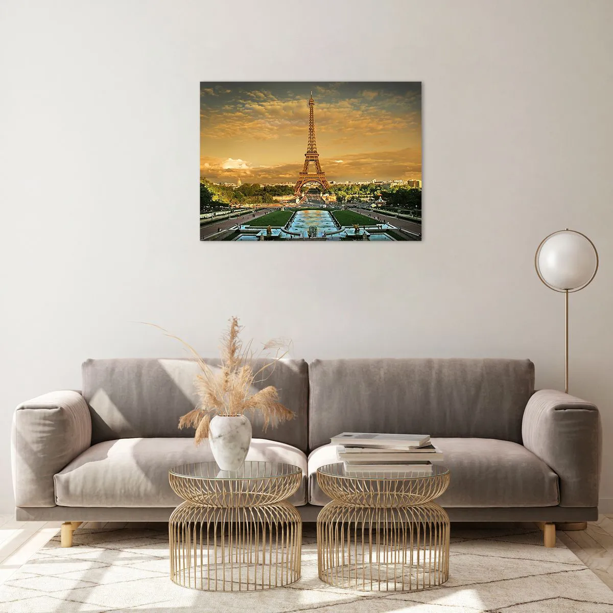 Tablou pe sticlă - Turnul Eiffel înconjurat de grădini pariziene la apus - 70x50cm - Simbolul Parisului - Decorațiune modernă pentru perete pentru living și dormitor ARTTOR