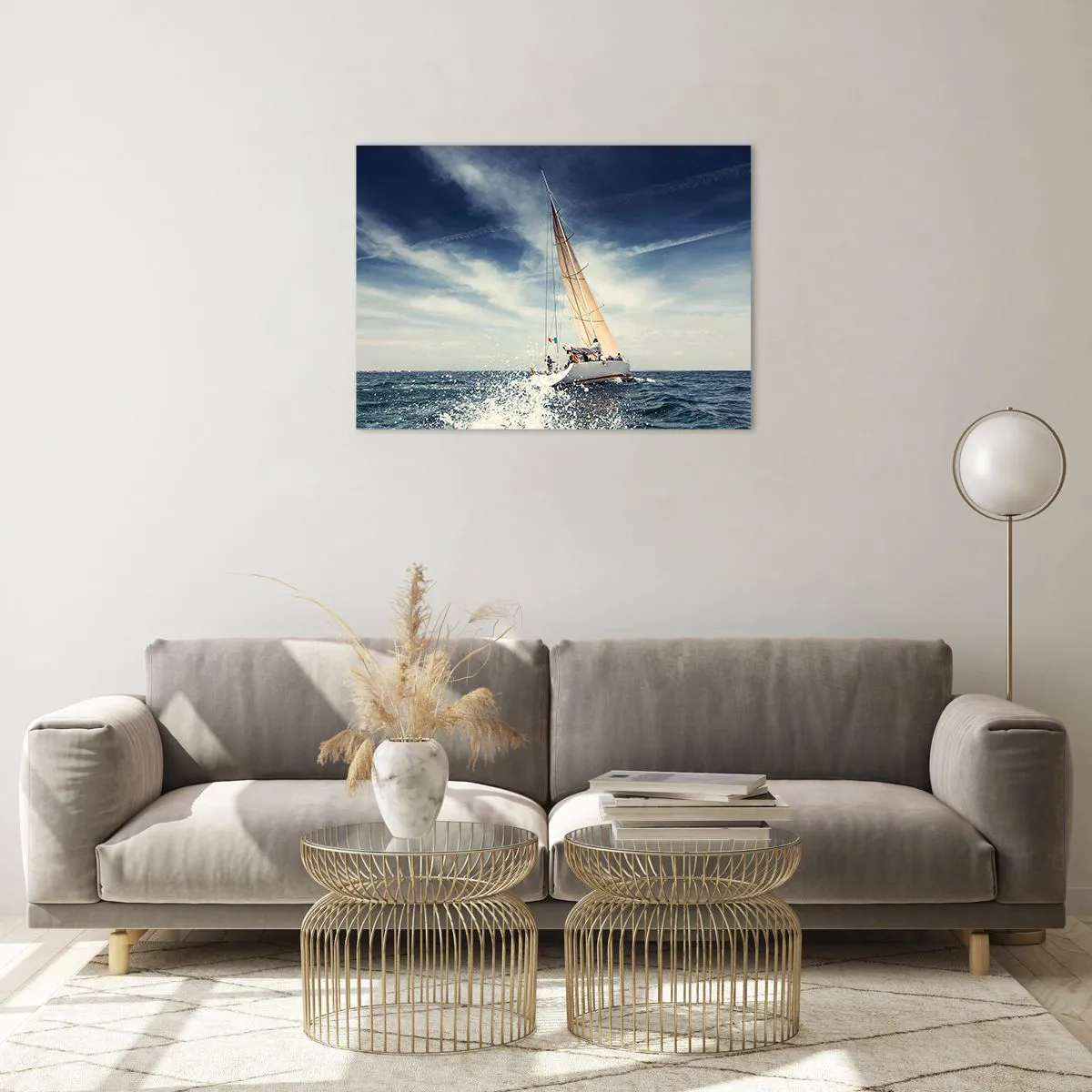 Cuadro sobre vidrio - Impresiones sobre Vidrio - Un yate navegando en un mar tempestuoso bajo un cielo azul. - 70x50cm - ¡No nos alcanzarán! - Decoración de pared moderna para salón y dormitorio ARTTOR