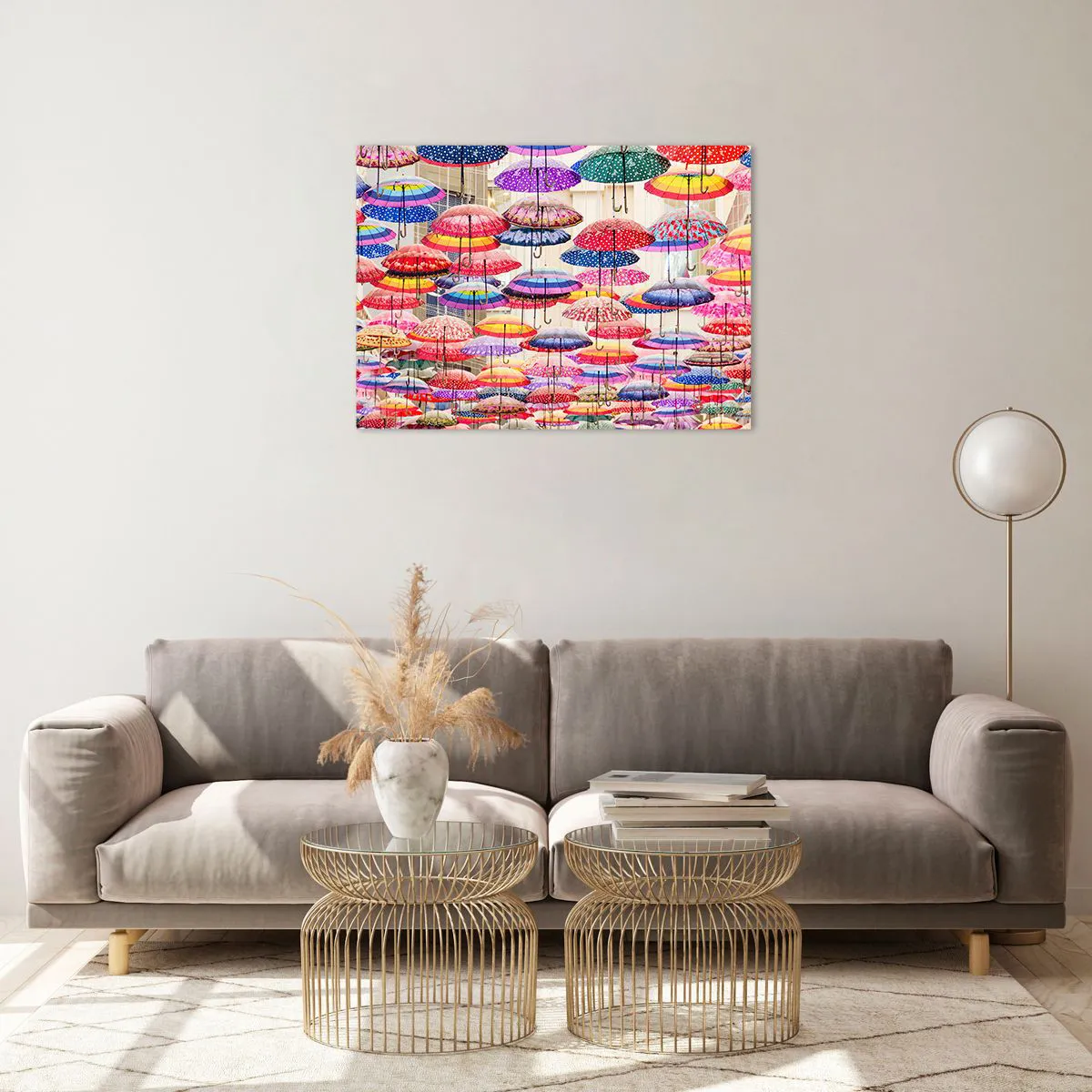 Cuadro sobre vidrio - Impresiones sobre Vidrio - Una fotografía de paraguas de colores suspendidos en el aire. - 70x50cm - Pradera urbana - Decoración de pared moderna para salón y dormitorio ARTTOR