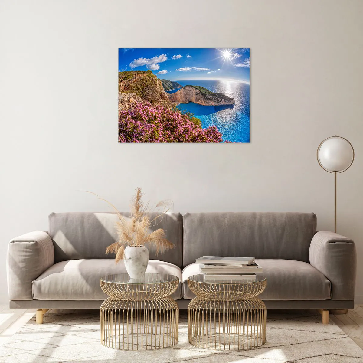 Tablou pe sticlă - Peisaj grecesc cu stânci, mare și arbuști înfloriți - 70x50cm - Marea mea vacanță grecească - Decorațiune modernă pentru perete pentru living și dormitor ARTTOR