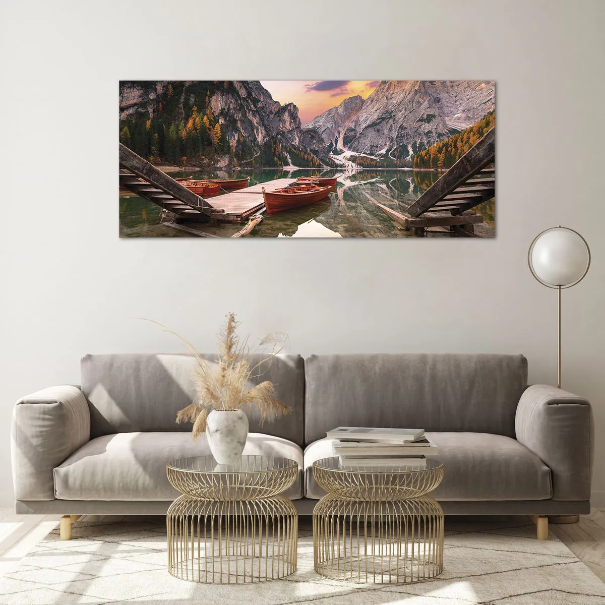 Cuadro sobre vidrio - Impresiones sobre Vidrio - Lago de montaña con barcos al atardecer - 120x50cm - Espejo entre montañas - Decoración de pared moderna para salón y dormitorio ARTTOR