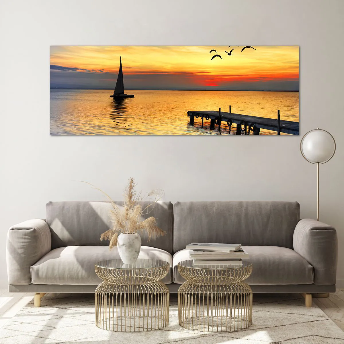 Quadro su vetro - Tramonto con barca a vela e molo su un lago calmo - 140x50cm - Il ritorno alla sera - Decorazione murale moderna per soggiorno e camera da letto ARTTOR
