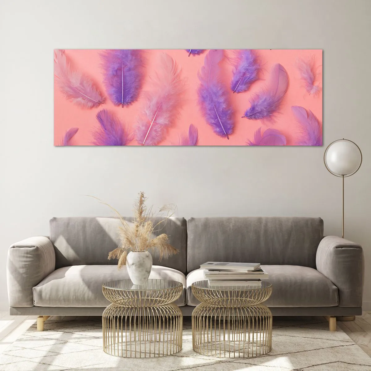 Quadro su vetro - Piume viola e rosa su uno sfondo pastello - 140x50cm - L'uccello lilla del desiderio - Decorazione murale moderna per soggiorno e camera da letto ARTTOR