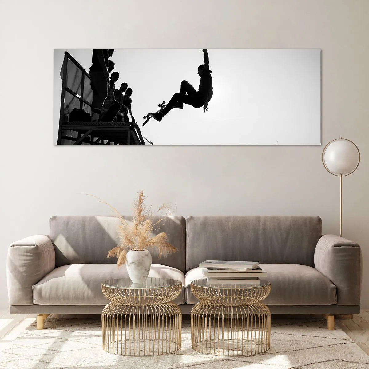 Cuadro sobre vidrio - Impresiones sobre Vidrio - Escena de skate en blanco y negro en una rampa - 140x50cm - Héroes y espectadores - Decoración de pared moderna para salón y dormitorio ARTTOR