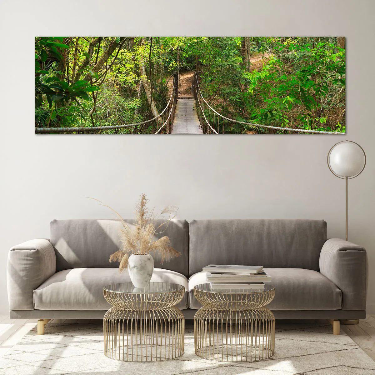 Glasbild - Bild auf glas - Eine Hängebrücke umgeben von einem grünen Regenwald - 160x50cm - Denn im Garten gibt es eine Schlingpflanze - Moderne Wanddekoration für Wohnzimmer und Schlafzimmer ARTTOR