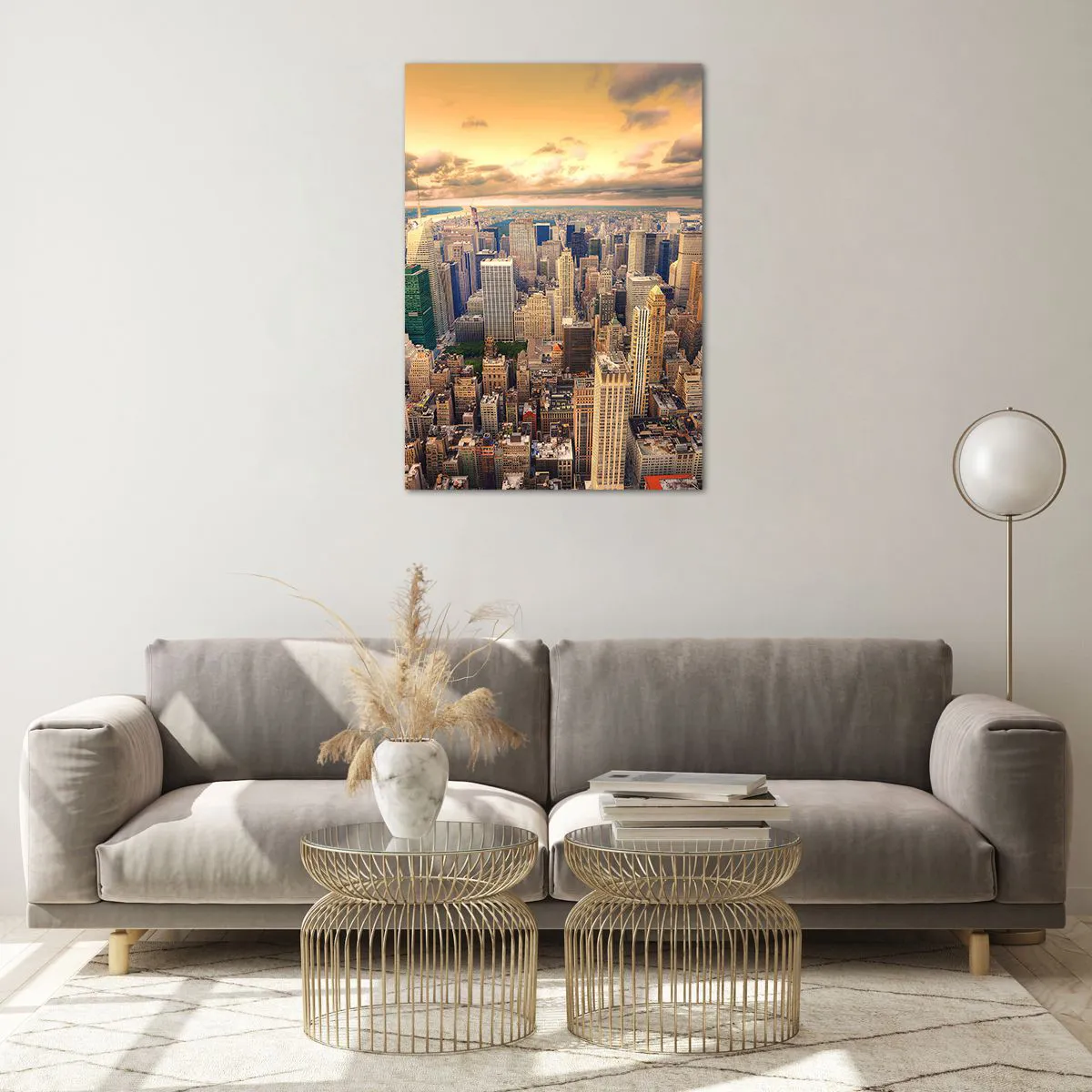 Obraz na szkle - Panorama miasta z widokiem na drapacze chmur o zachodzie słońca - 70x100cm - Wyzłocone metropolis - Nowoczesna dekoracja ścienna do salonu i sypialni ARTTOR