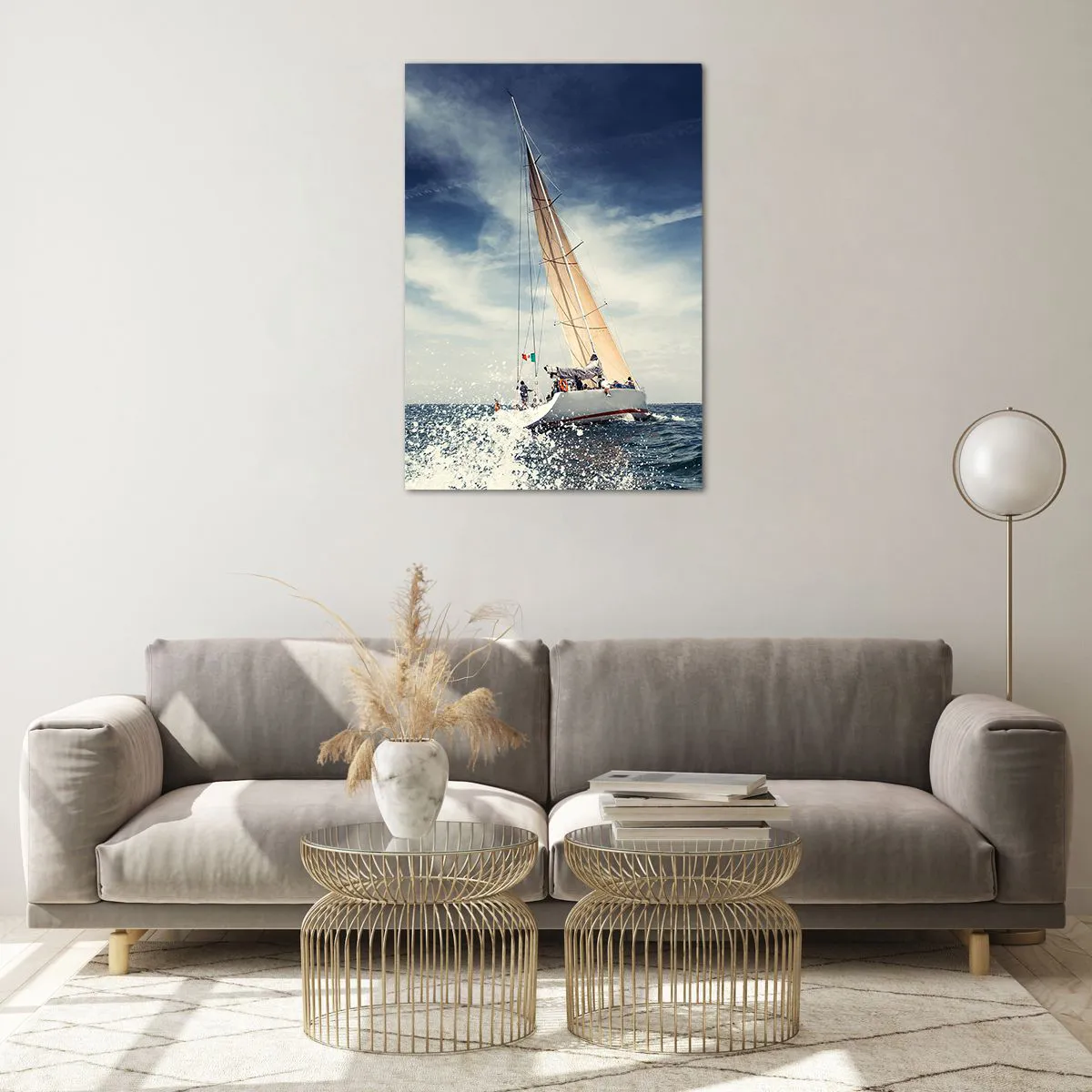 Glasbild - Bild auf glas - Ein Segelboot auf stürmischer See unter blauem Himmel - 70x100cm - Sie werden uns nicht einholen! - Moderne Wanddekoration für Wohnzimmer und Schlafzimmer ARTTOR