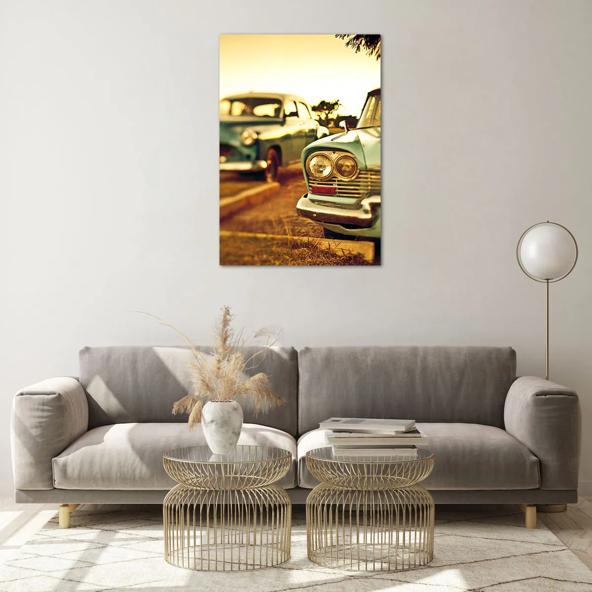 Impression sur verre - Image sur verre - Voitures classiques dans la chaude lumière du coucher du soleil - 70x100cm - Nous attendrons et verrons - Décoration murale moderne pour le salon et la chambre ARTTOR