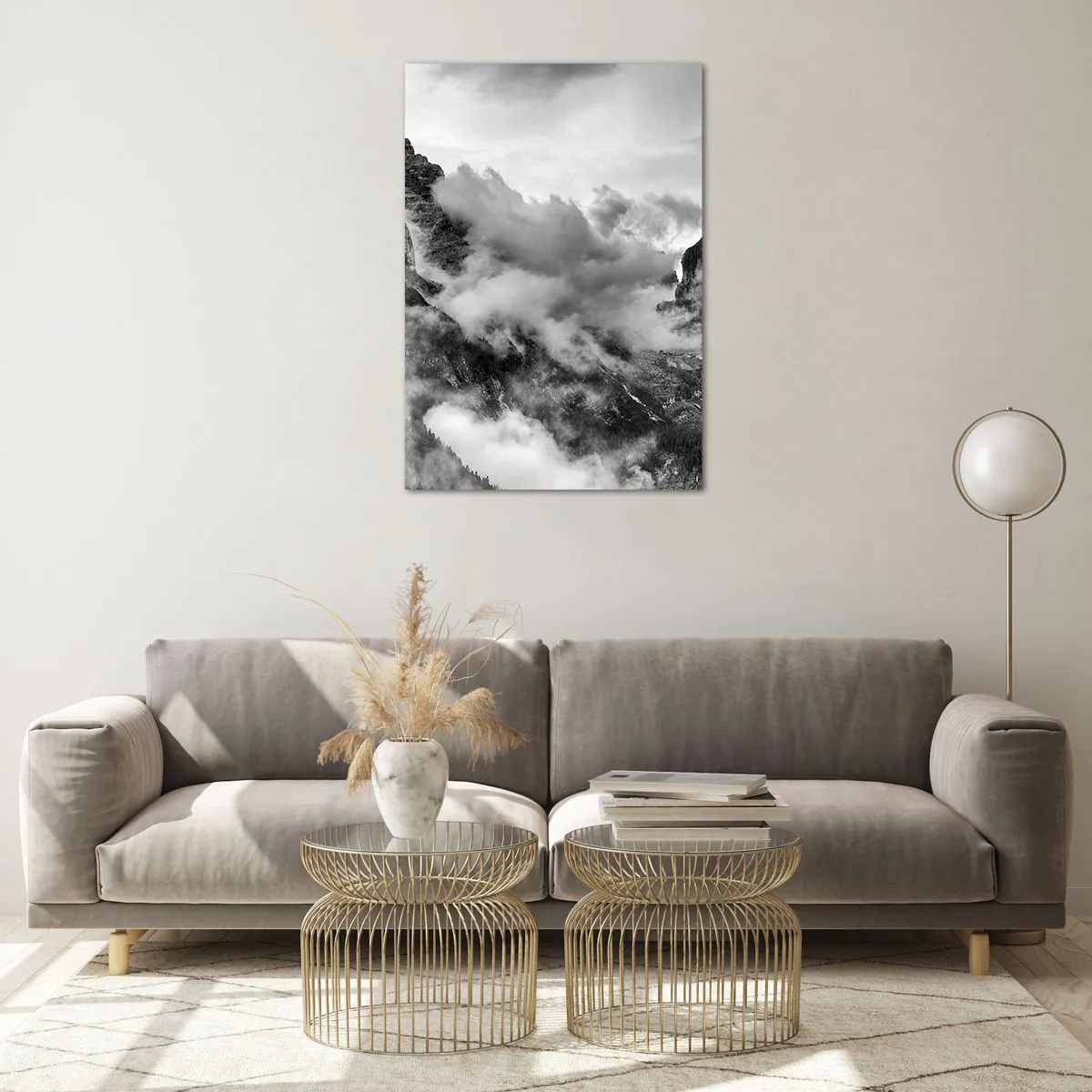 Glasbild - Bild auf glas - Schwarz-Weiß-Ansicht der von Wolken umgebenen Berge - 70x100cm - Schön und grausam - Moderne Wanddekoration für Wohnzimmer und Schlafzimmer ARTTOR