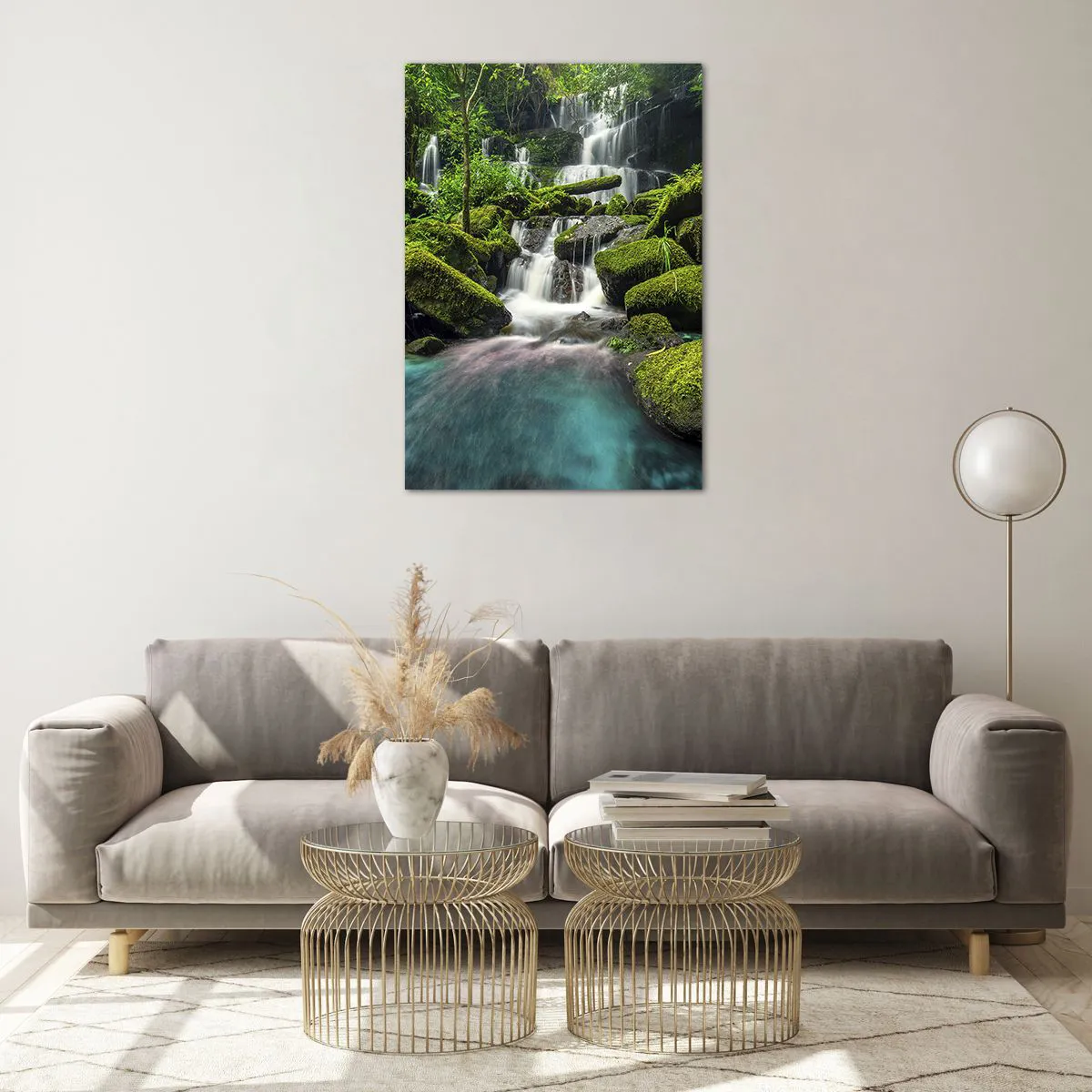 Quadro su vetro - Una cascata tropicale circondata dal verde e dall'acqua turchese - 70x100cm - Turchese, zaffiro e argento liquido - Decorazione murale moderna per soggiorno e camera da letto ARTTOR