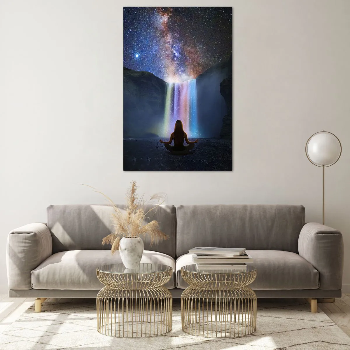 Impression sur verre - Image sur verre - Méditation devant une cascade parmi les étoiles - 80x120cm - Harmonie absolue - Décoration murale moderne pour le salon et la chambre ARTTOR