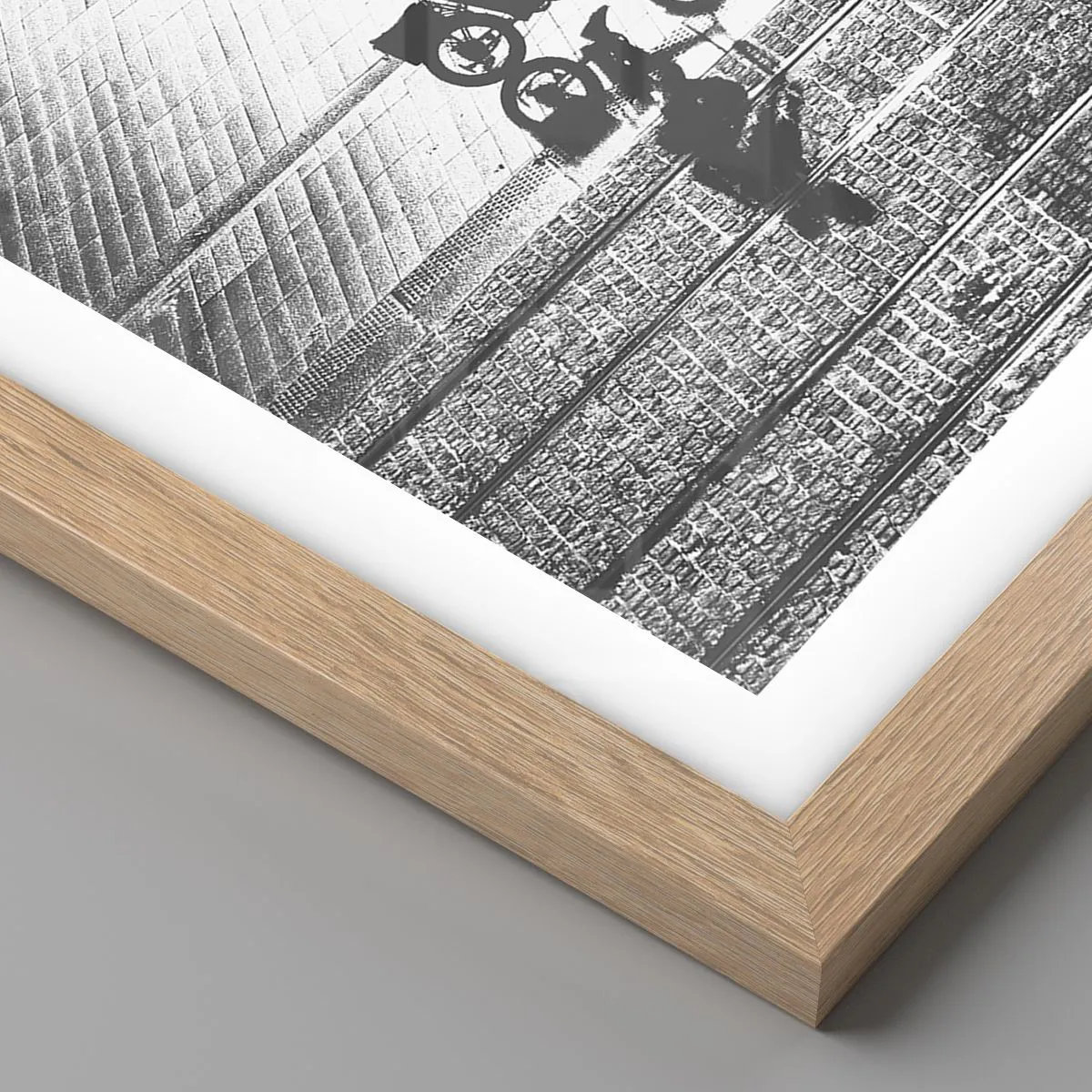 Plakat i ramme af lyst egetræ - Fremad, gennem byen - 100x70 cm