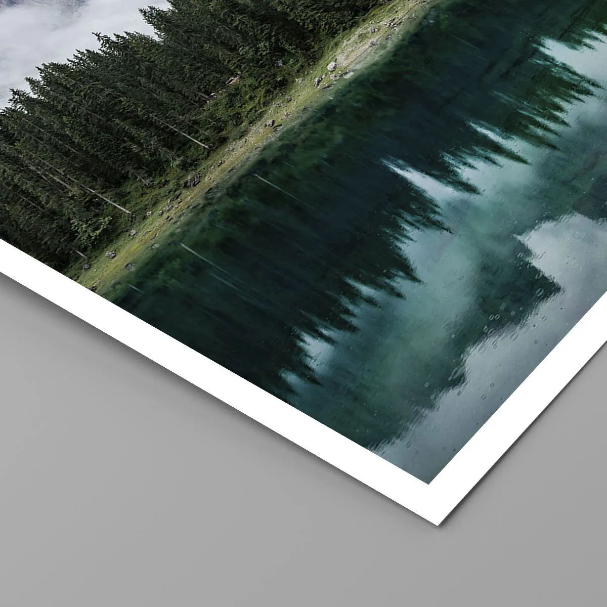 Affisch - Tyst, tyst, väck inte sovande vatten... - 30x30 cm