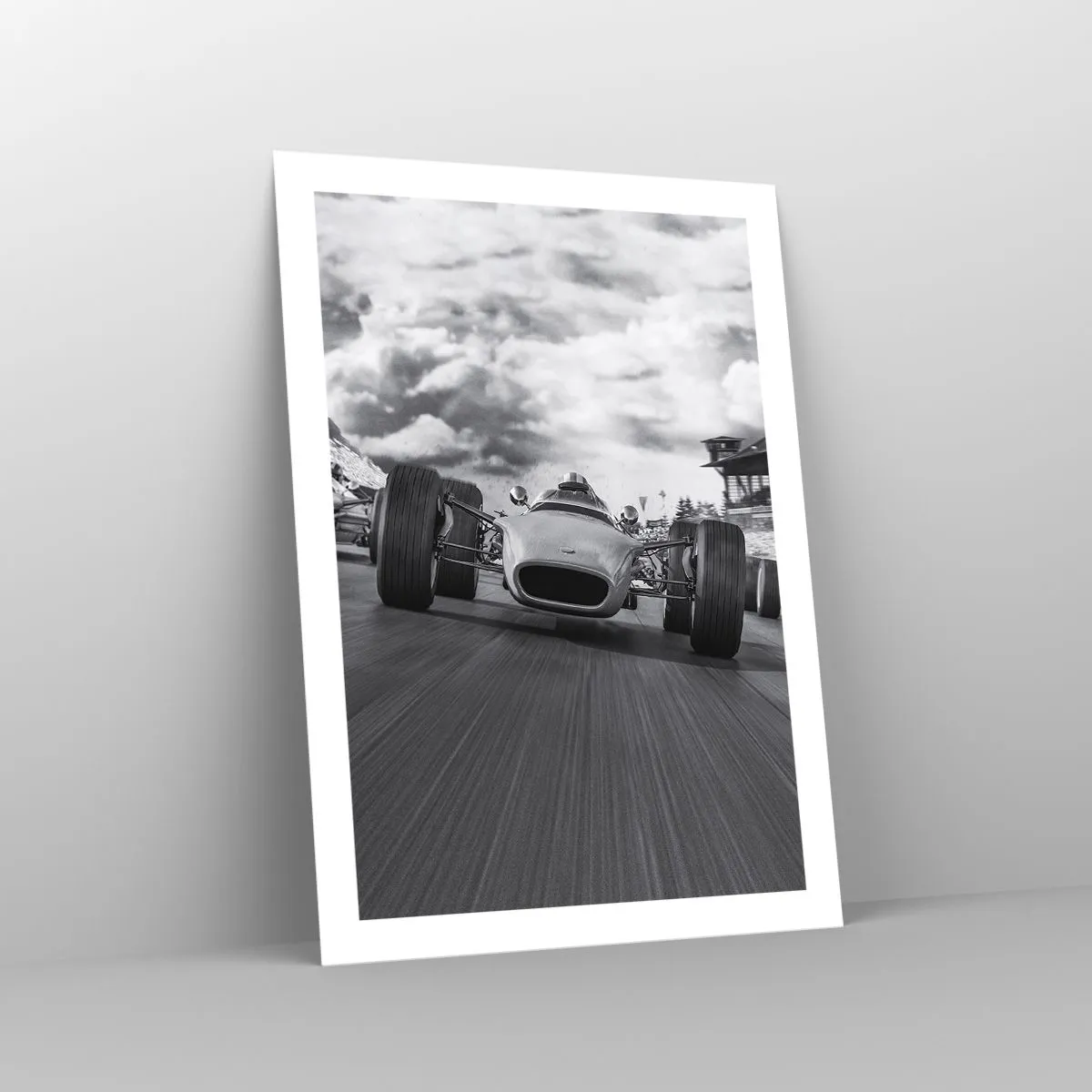 Póster - Coche de carreras retro en pista en blanco y negro - 50x70cm - ¡Hay poder! - Decoración de pared moderna para salón y dormitorio ARTTOR