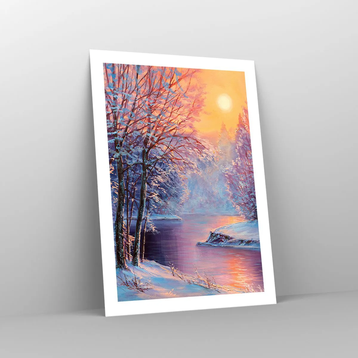 Plakat - Zimowy krajobraz z rzeką w blasku zachodzącego słońca - 50x70cm - Barwy zimy - Nowoczesna dekoracja ścienna do salonu, kuchni i sypialni ARTTOR