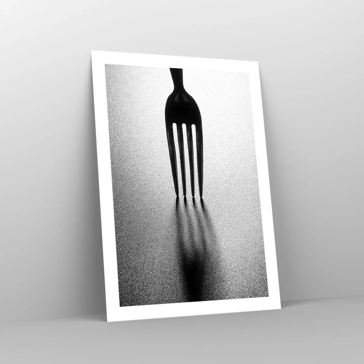 Affiche - Poster - Une photographie minimaliste en noir et blanc d'une fourchette et d'une ombre. - 50x70cm - Lumière et ombre - Décoration murale moderne pour le salon et la chambre ARTTOR