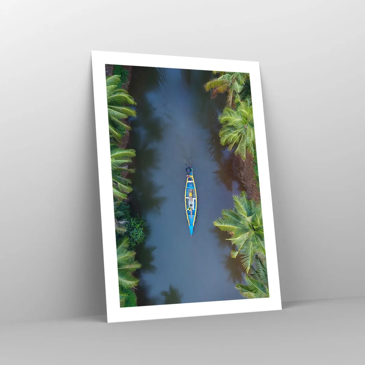 Affiche - Poster - Vue aérienne d'un bateau flottant sur une rivière tropicale - 50x70cm - Sur un sentier tropical - Décoration murale moderne pour le salon et la chambre ARTTOR