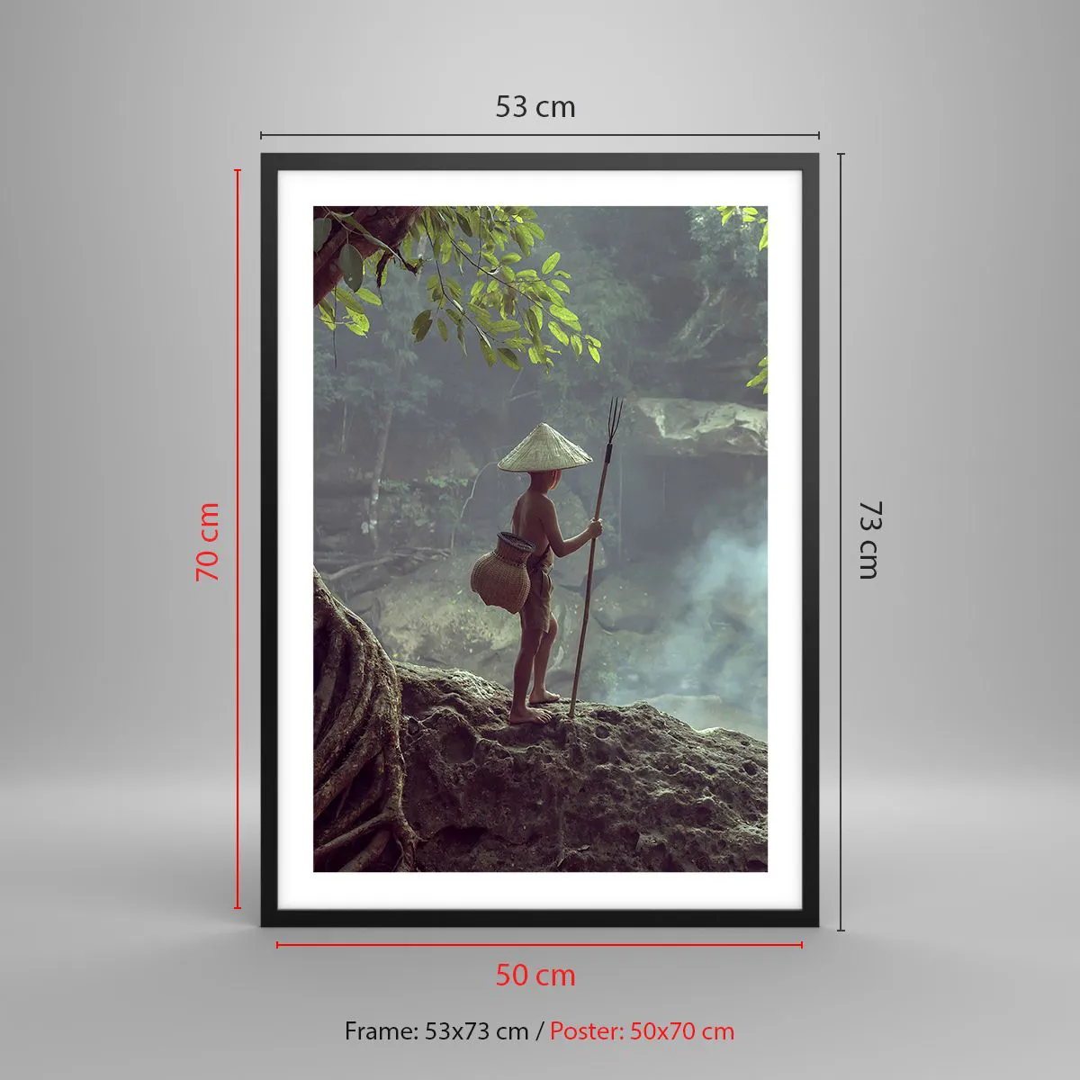 Poszter fehér keretben - Egy fiú az erdőben horgászbottal és kosárral a hátán - 50x70cm - Barátságban a természettel - Modern fali dekoráció nappalihoz és hálószobához ARTTOR