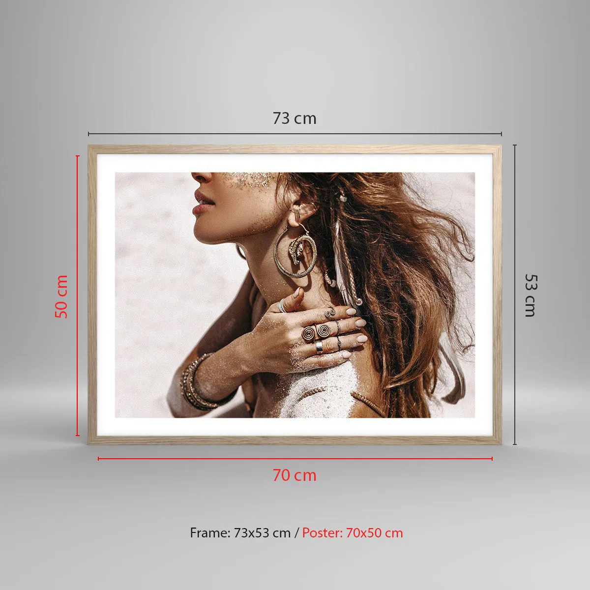 Plakat i ramme af lyst egetræ - Dronning af den vilde strand - 70x50 cm