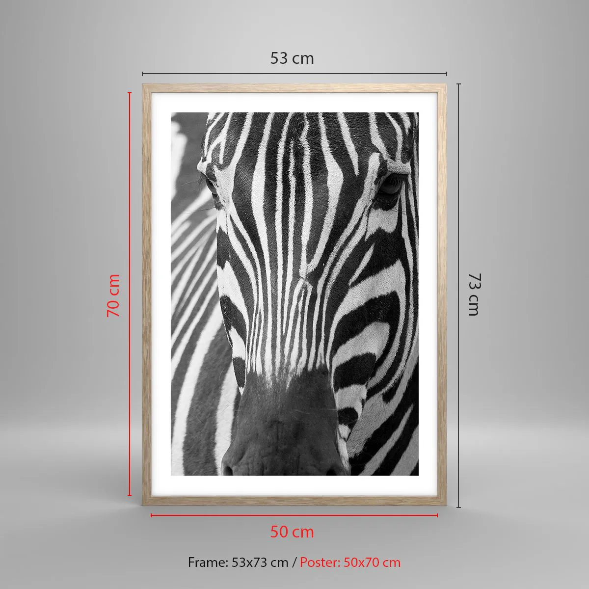 Plakat i ramme af lyst egetræ - Verden er sort og hvid - 50x70 cm