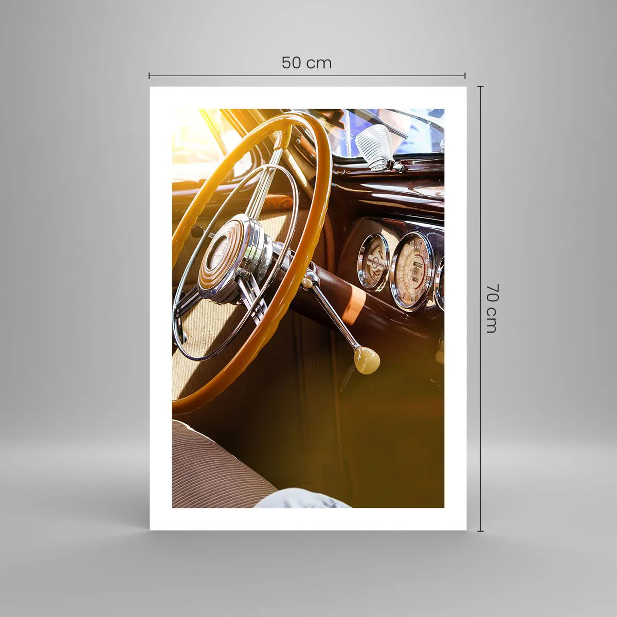 Póster - Interior de un coche clásico con volante. - 50x70cm - Un soplo de lujo del pasado - Decoración de pared moderna para salón y dormitorio ARTTOR