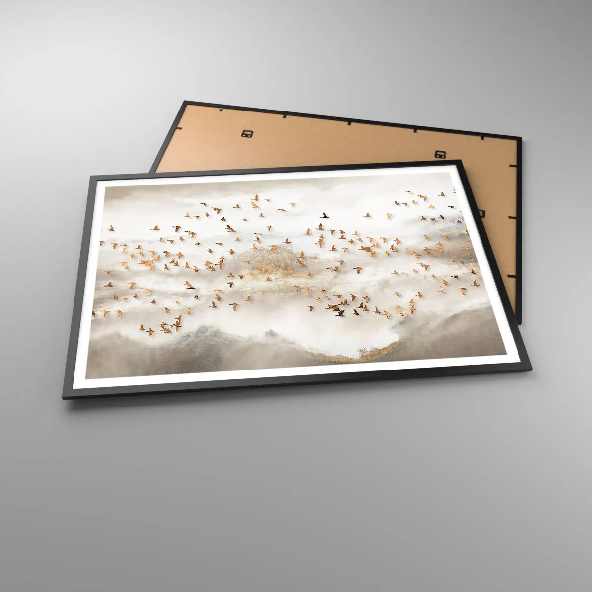 Affiche dans un cadre noir - Poster - Oiseaux dorés contre les montagnes brumeuses - 100x70cm - Il est l'heure… - Décoration murale moderne pour le salon et la chambre ARTTOR