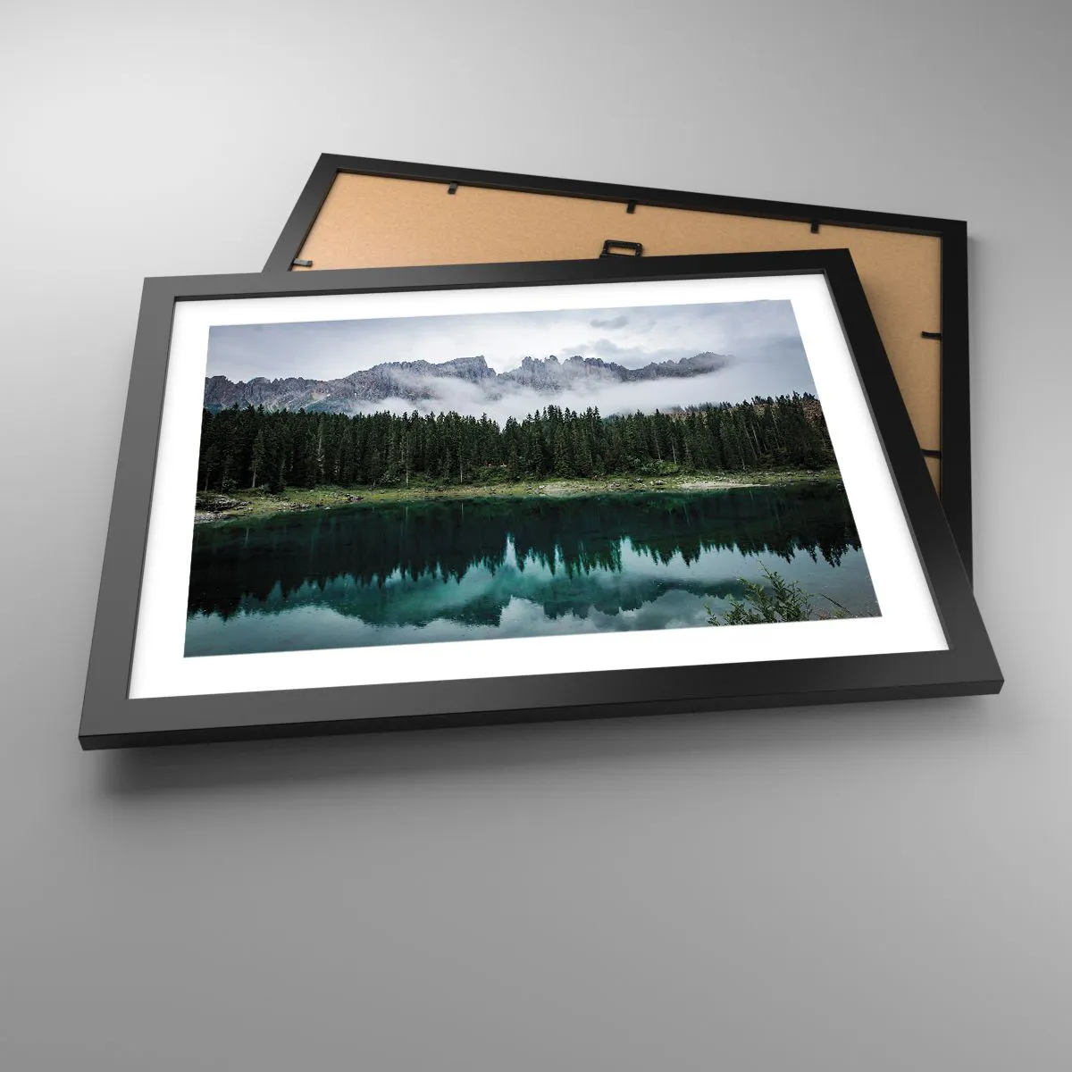 Affisch i svart ram - Tyst, tyst, väck inte sovande vatten... - 40x30 cm