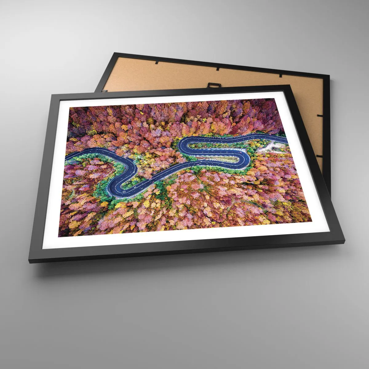 Poszter fehér keretben - Kanyargós út az erdőn keresztül - 50x40 cm