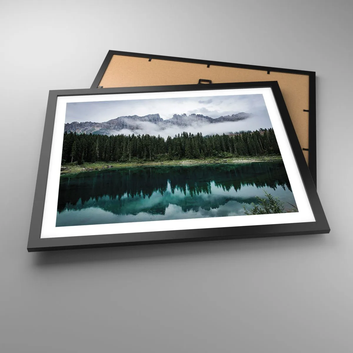 Plakat i sort ramme - Hys, tys, lad os ikke vække sovevandet... - 50x40 cm