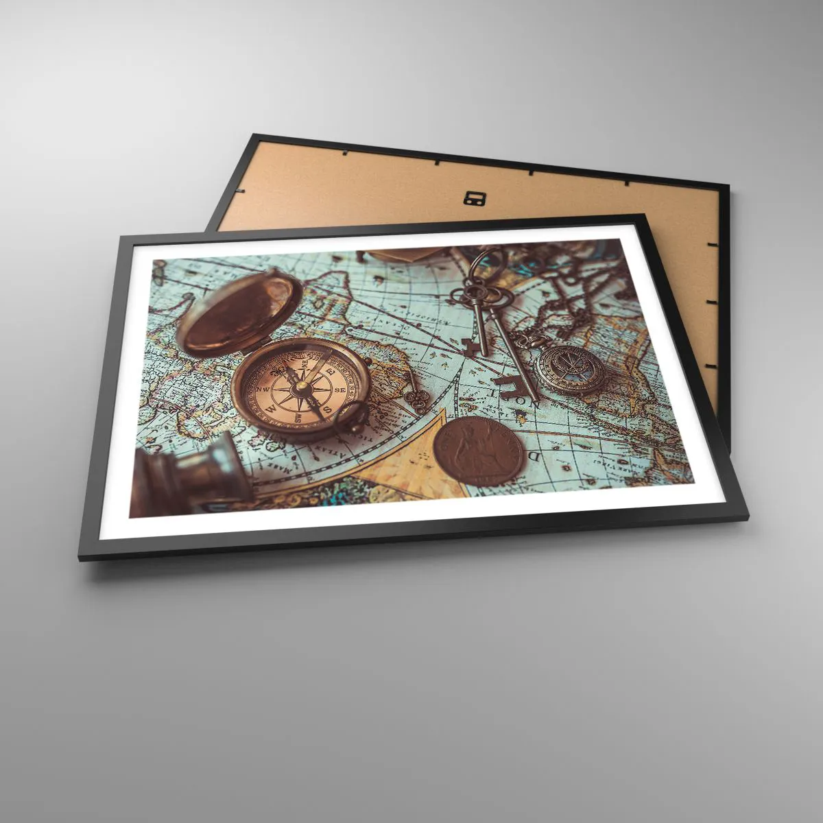 Póster en marco negro - Composición con brújula, llaves y un mapa antiguo en estilo retro - 70x50cm - Para el aventurero - Decoración de pared moderna para salón y dormitorio ARTTOR