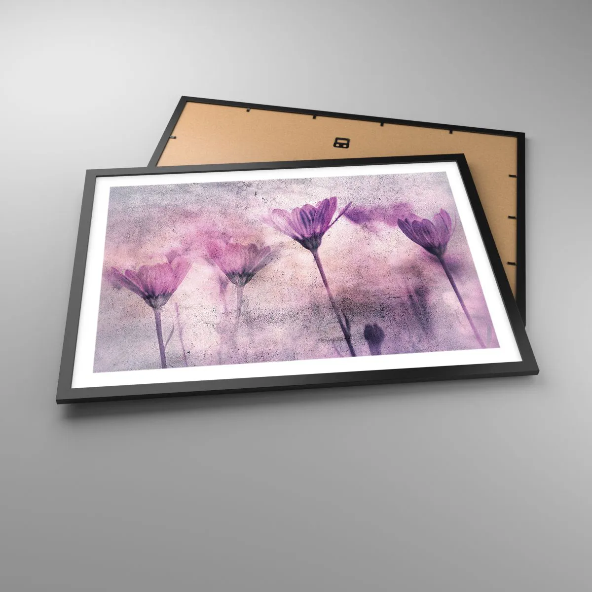 Affiche dans un cadre noir - Poster - Fleurs délicates dans des tons violets sur fond clair - 70x50cm - Rêve de fleurs - Décoration murale moderne pour le salon et la chambre ARTTOR