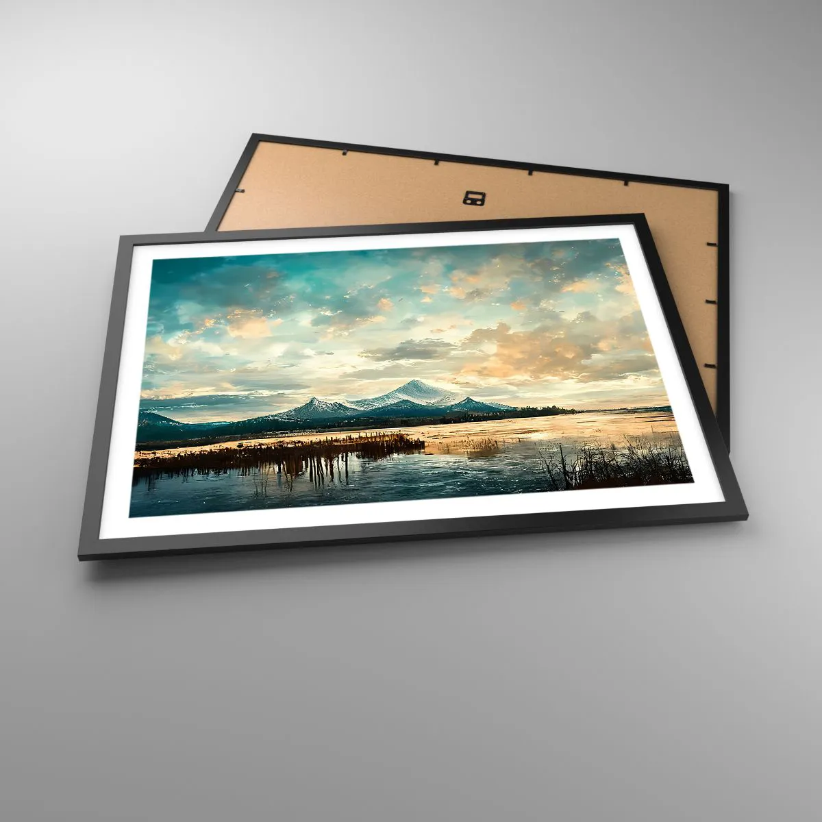 Plakat w czarnej ramie - Malowniczy krajobraz z górą i spokojnym jeziorem - 70x50cm - Pod opieką nieba - Nowoczesna dekoracja ścienna do salonu i sypialni ARTTOR