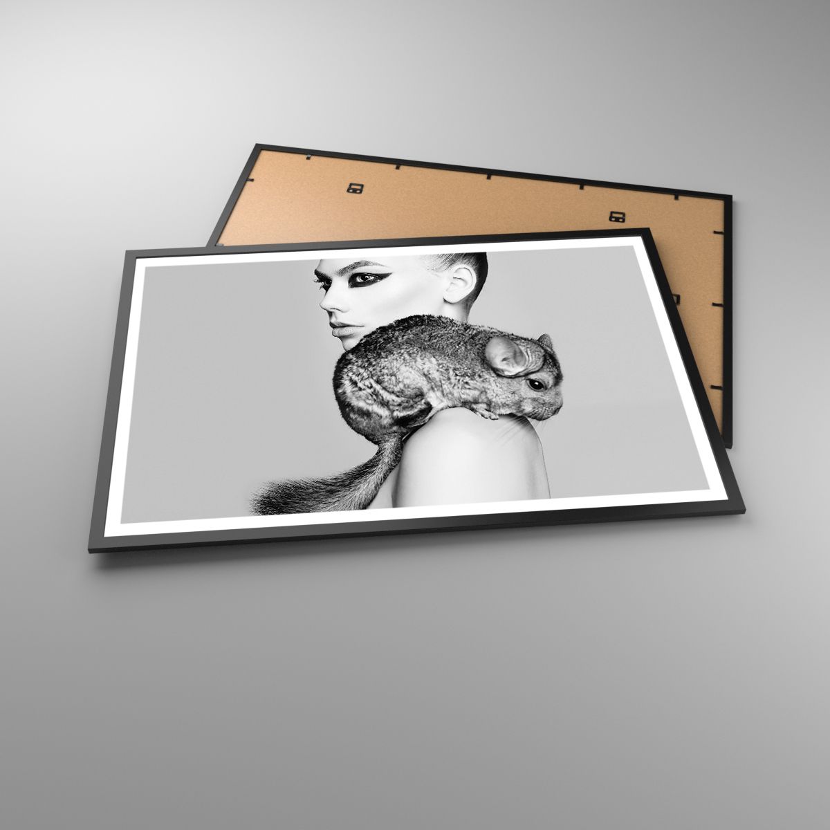 Plakat Kvinde, Plakat Kvinde med chinchilla, Plakat Model, Plakat Kunst, Plakat Sort og hvid