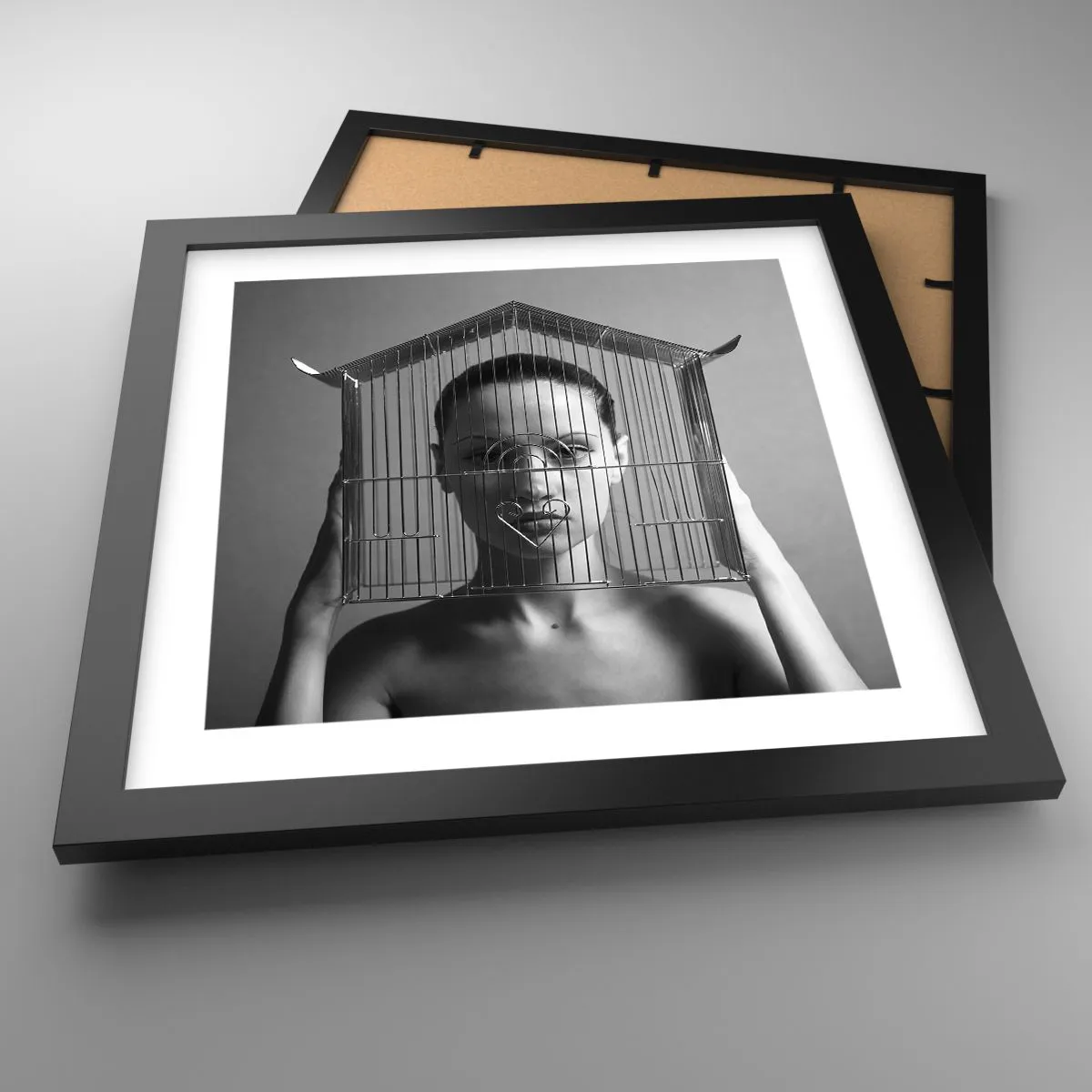 Plakat i sort ramme - Et lidt surrealistisk portræt - 30x30 cm
