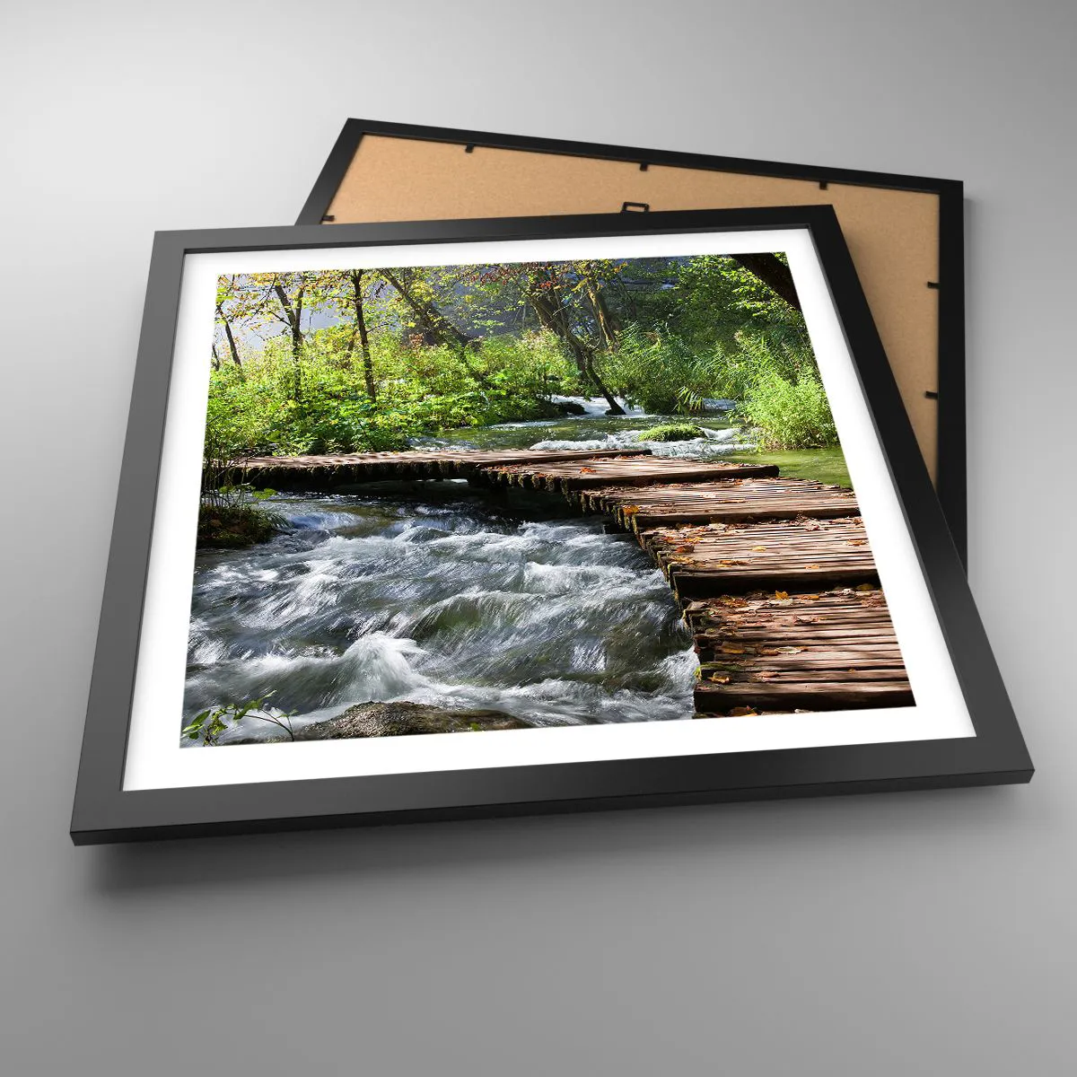 Plakat i sort ramme - Over en skummende kaskade - 40x40 cm