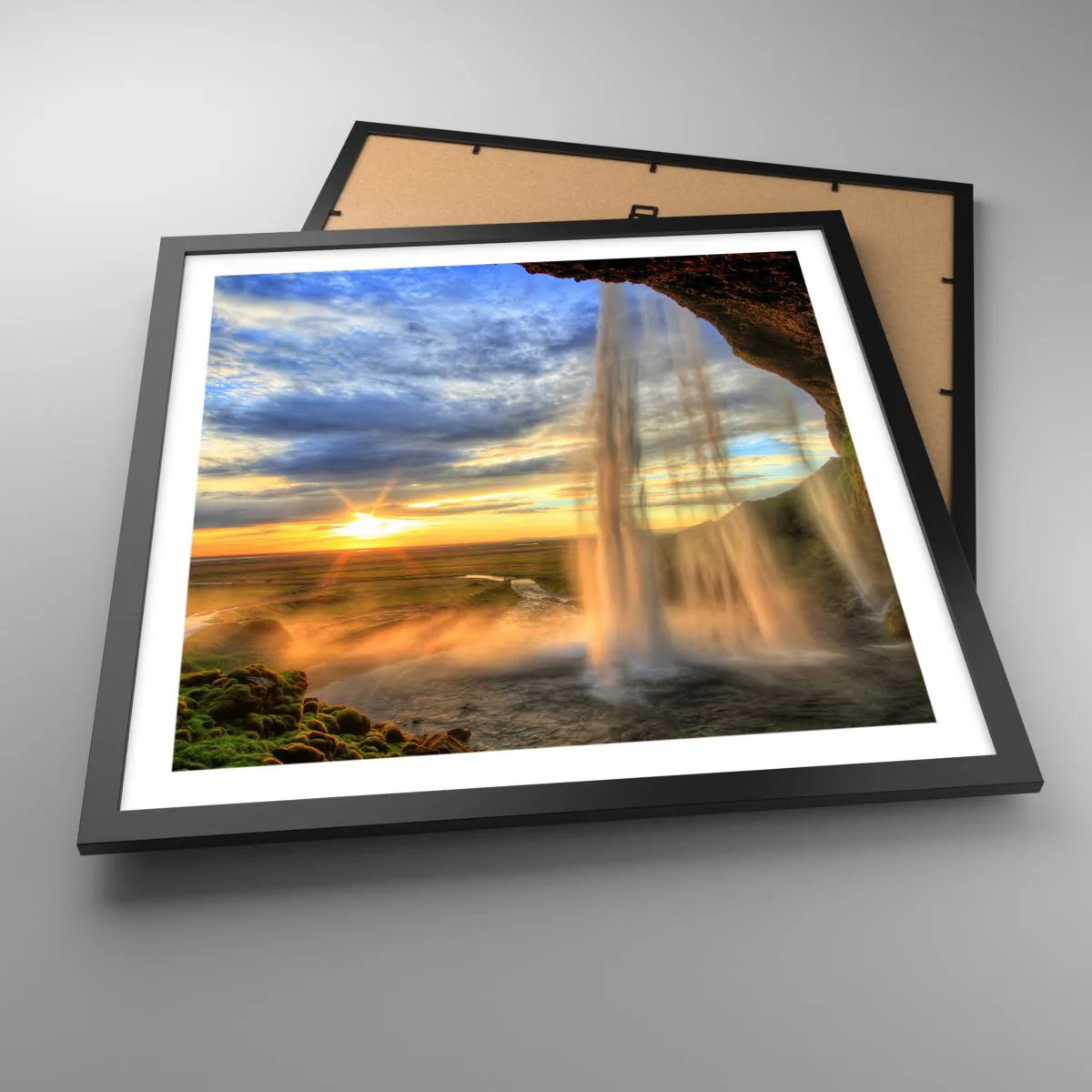 Affiche dans un cadre noir - Poster - Le monde derrière un voile de gouttes - 50x50 cm