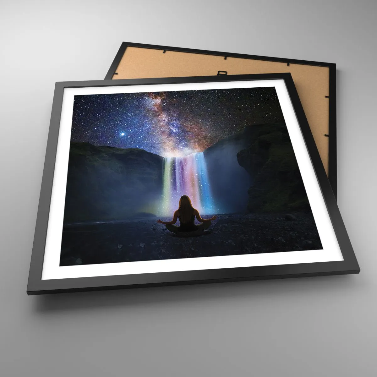 Plakat i sort ramme - Absolut harmoni - 50x50 cm