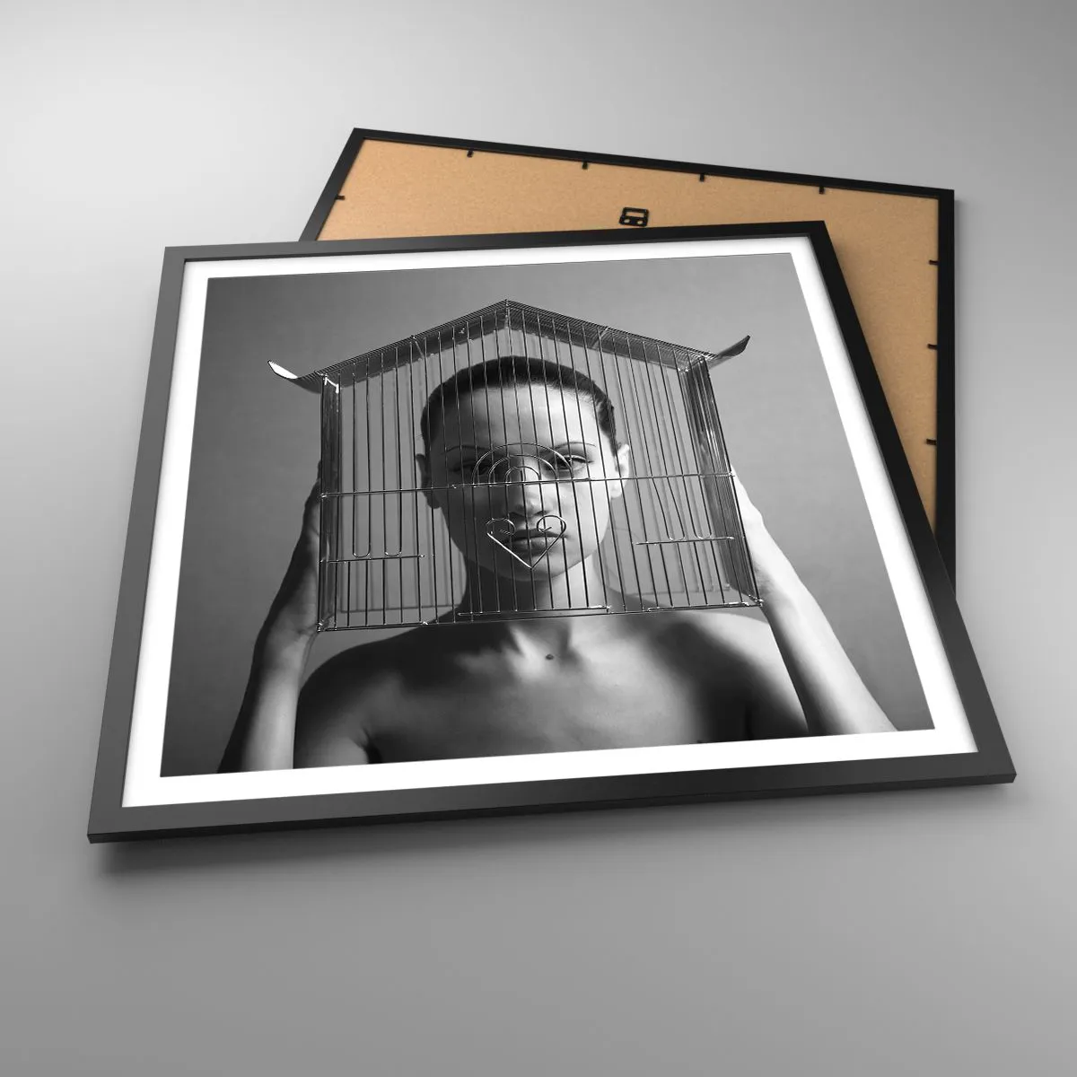 Affiche dans un cadre noir - Poster - Portrait un peu surréaliste - 60x60 cm