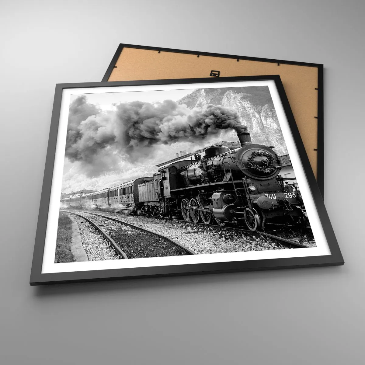 Affiche dans un cadre noir - Poster - Attend à la gare... - 60x60 cm