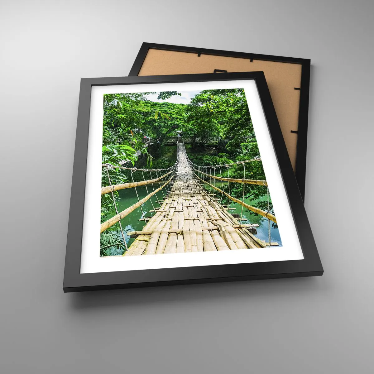 Plakat w czarnej ramie - Małpi most nad zielenią - 30x40 cm