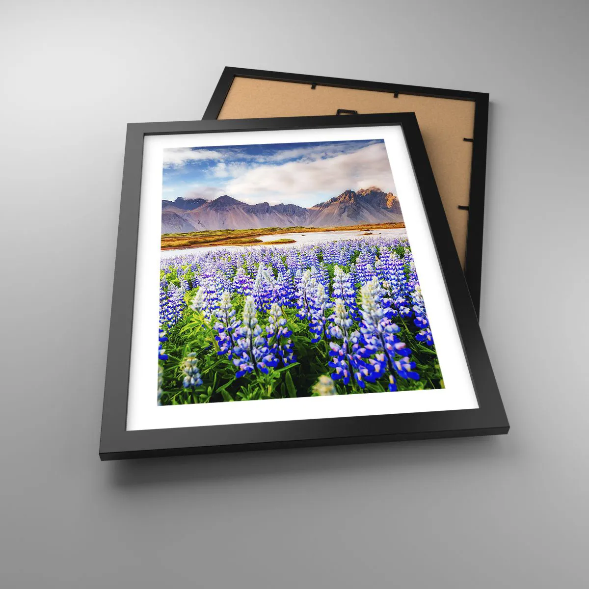 Póster en marco negro - La fuerza y la severidad junto a la dulzura - 30x40 cm