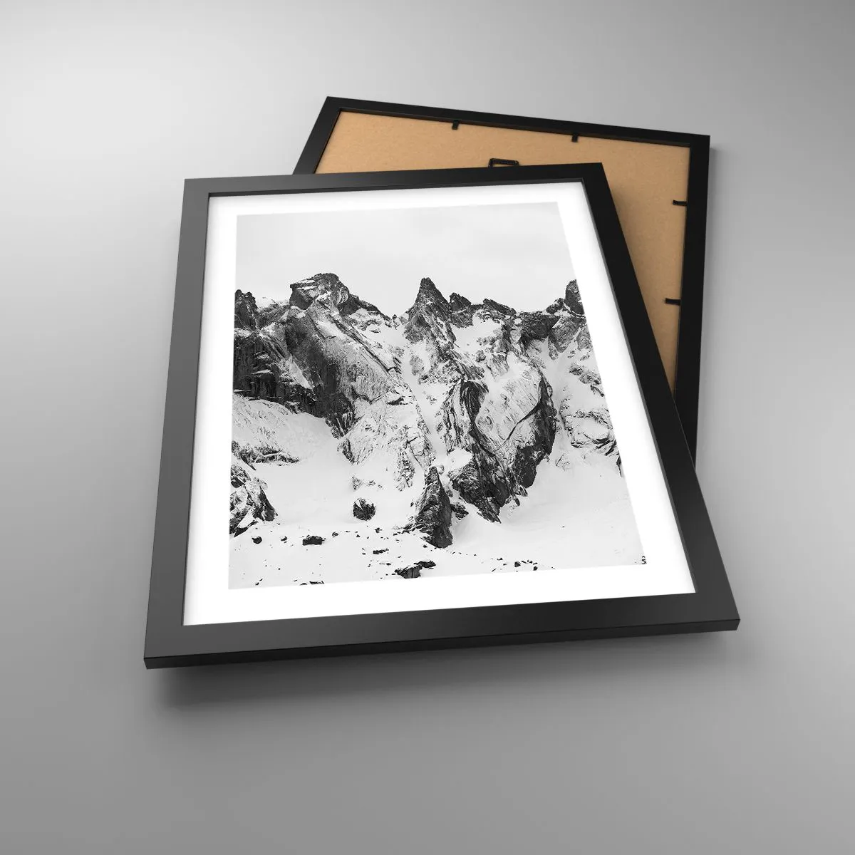 Plakát v černém rámu - Hrozivý žulový hřeben - 30x40 cm