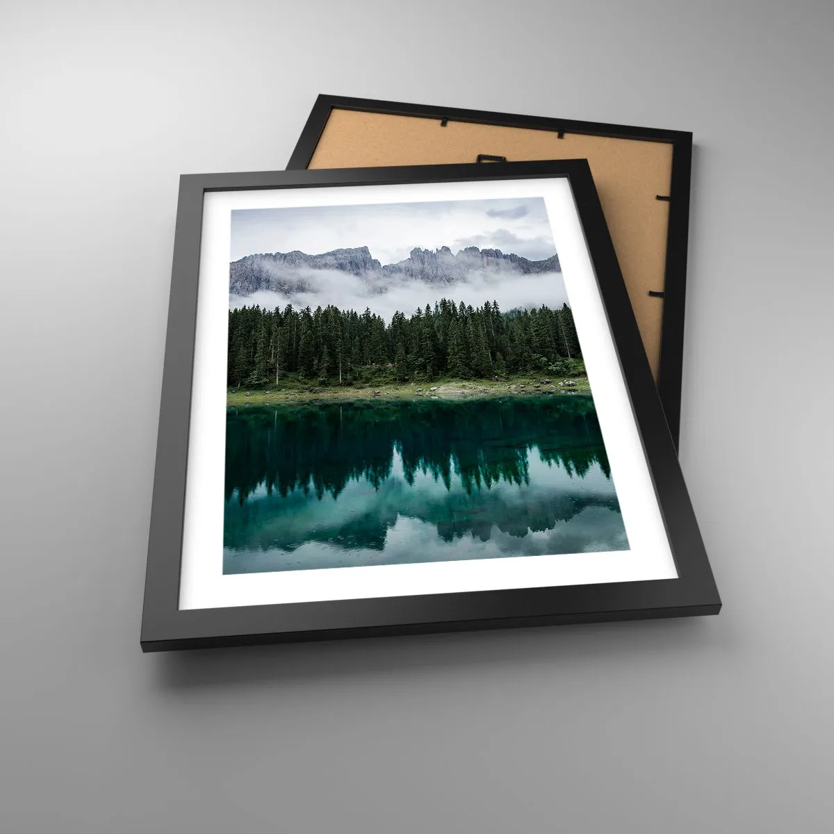 Affisch i svart ram - Tyst, tyst, väck inte sovande vatten... - 30x40 cm